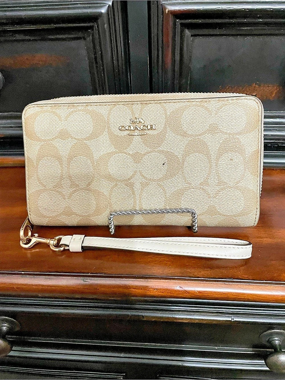 Coach Long Zip Around Wallet In Signature Canvas Beige & White